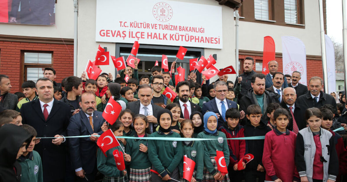 Gevaş İlçe Halk Kütüphanesi yeni binasında hizmete açıldı