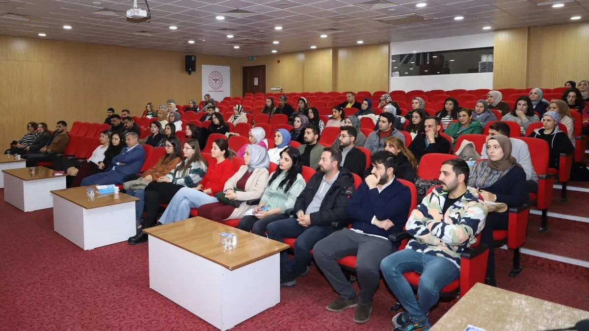 “Yenidoğan Ünitelerinde Aile Merkezli Bakım” paneli gerçekleşti