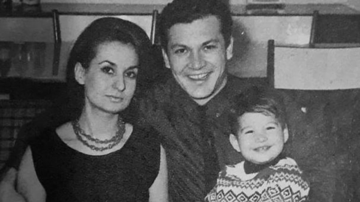 Tam 58 yıl aynı yastığa baş koymuşlardı! Kartal Tibet’in bilinmeyen hikayesi: Oğlu da kendisi kadar ünlüymüş meğer…