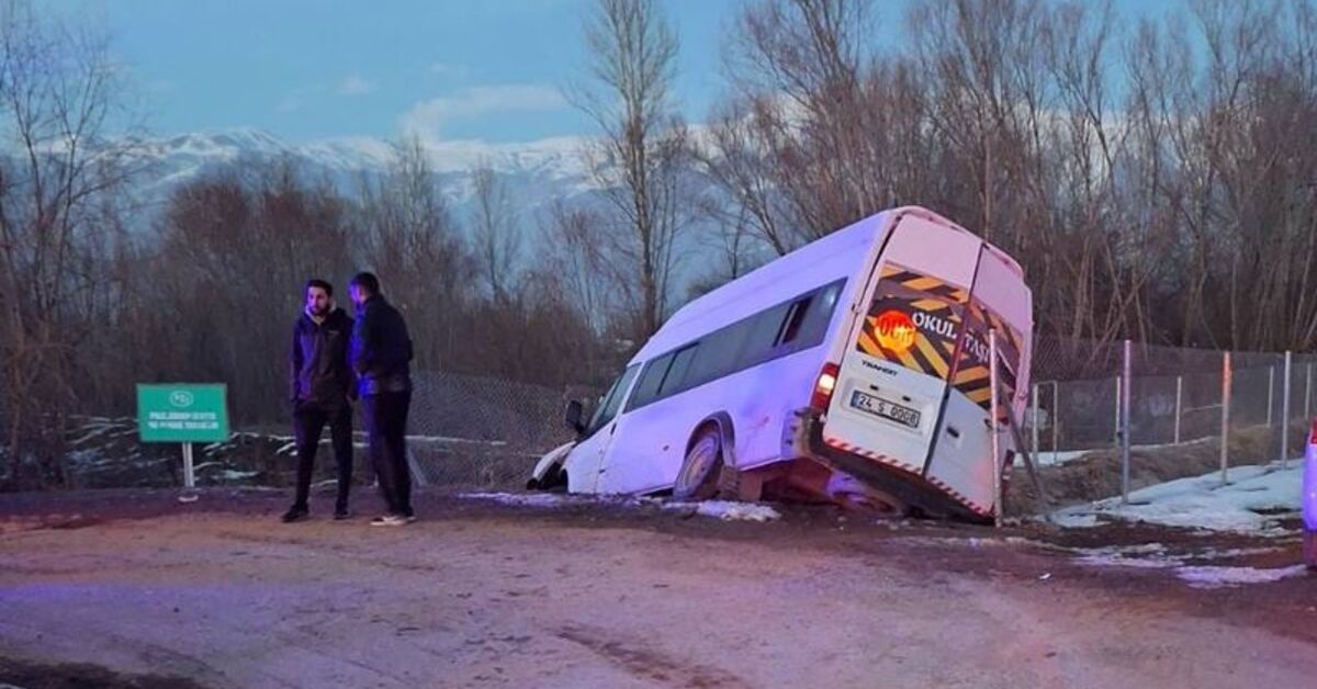Öğrenci servisi sulama kanalına düştü